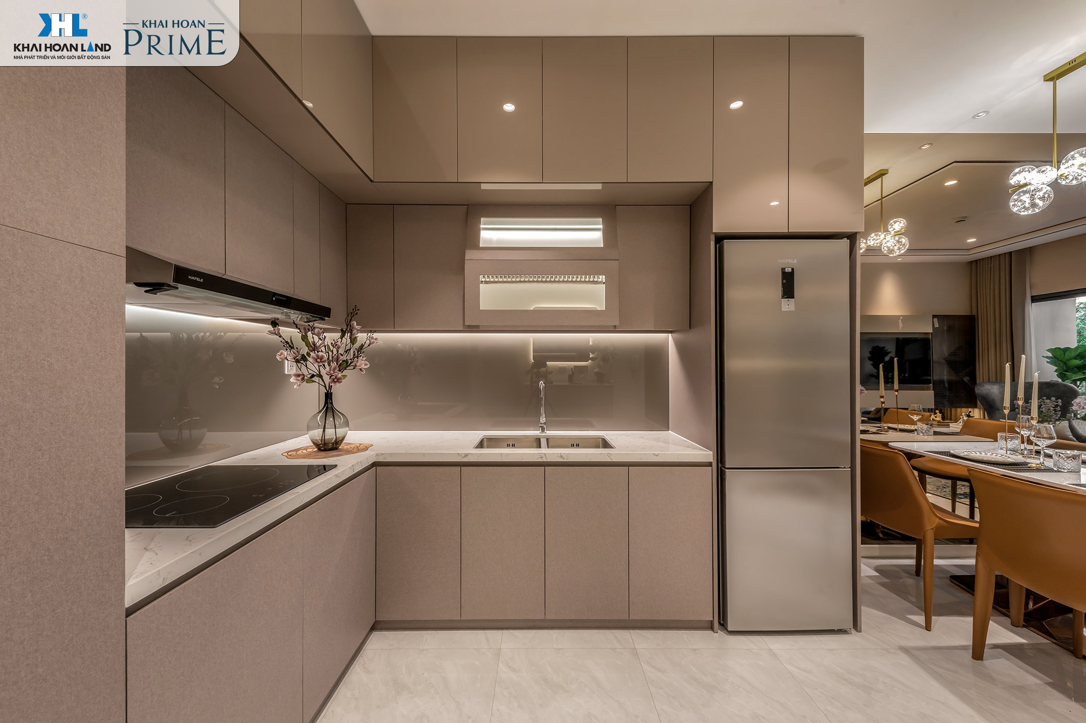 Phòng khách căn hộ mẫu Khải Hoàn Prime nội thất cao cấp, view sông.