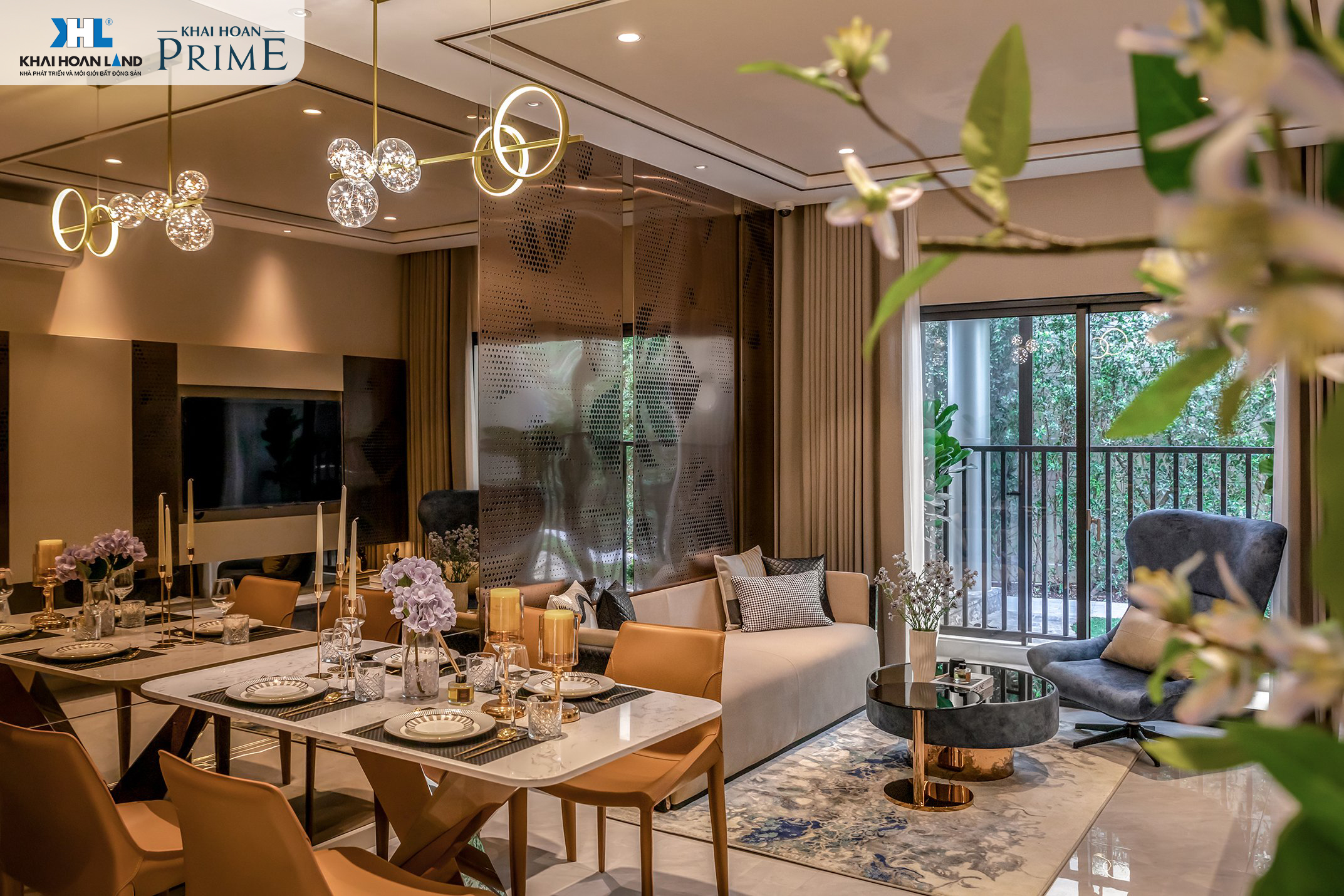 Phòng khách căn hộ mẫu Khải Hoàn Prime nội thất cao cấp, view sông.